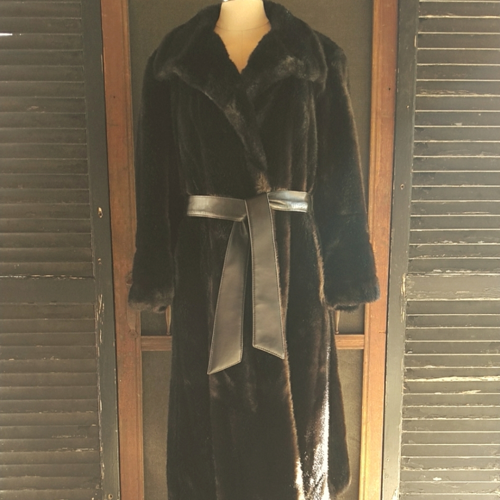 Brown Simulated Fur Coat (Women's Large - 10/12)